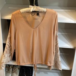 100 percent polyester blouse. In great condition. Purchased at Buckle.